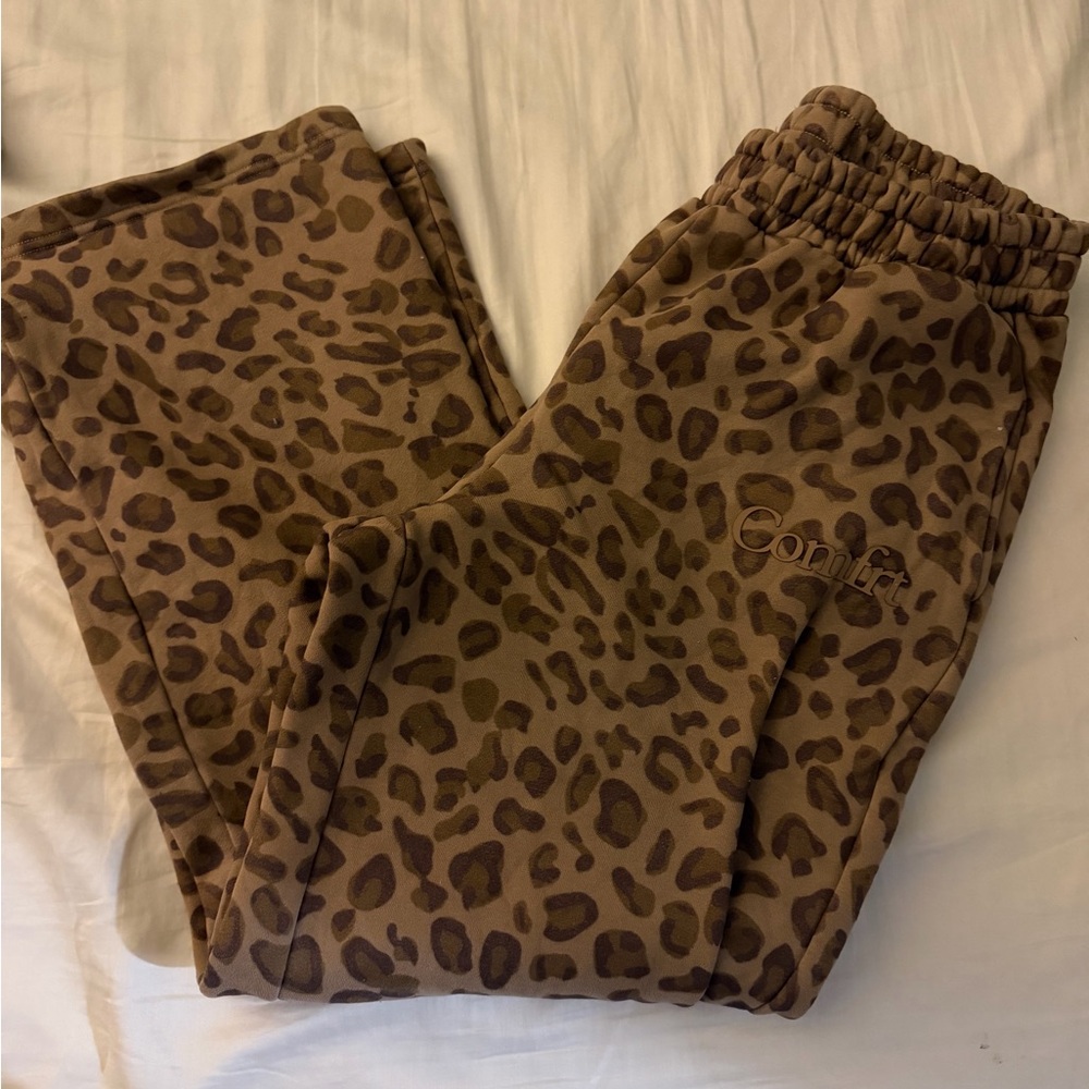 Comfrt Unisex Leopard Print Pants size medium - Picture 2 of 3